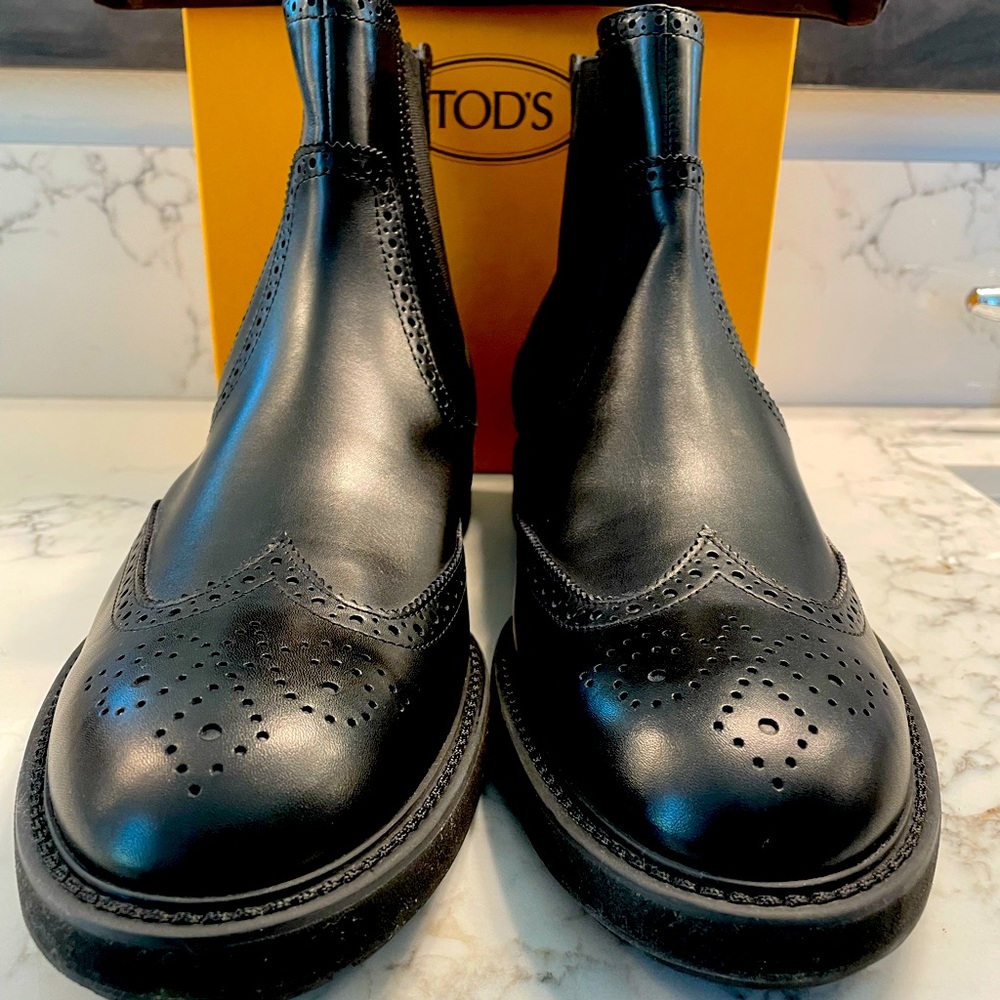 Tod’s ankle boots 100% leather and Authentic, brand NEW, size 11.5 UK 12.5 US.
